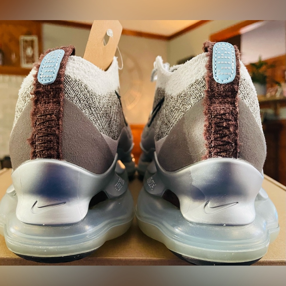 Nike Air Max Scorpion FK
Metallic silver (FD4612-001)
Women’s 8
Youth 6.5 - Picture 12 of 16